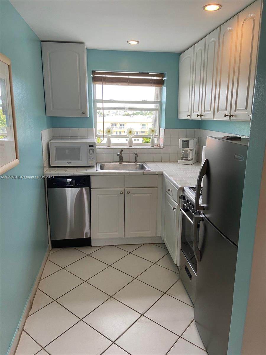 631 Jefferson Ave - Photo 1