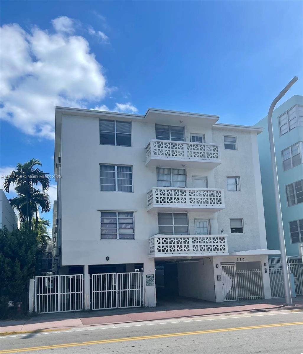713 Collins Ave - Photo 1