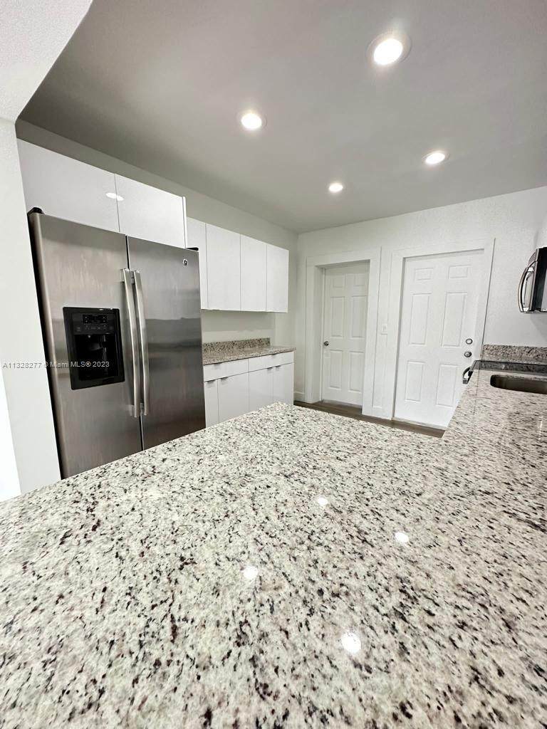 256 25th St - Photo 1