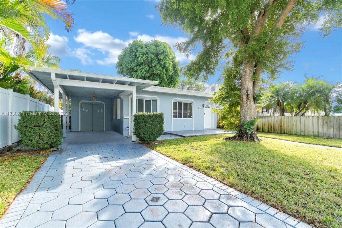 712 10th Ave - Photo 1