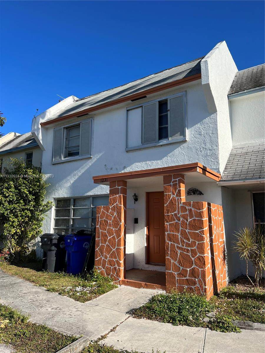 1231 Seaview - Photo 1