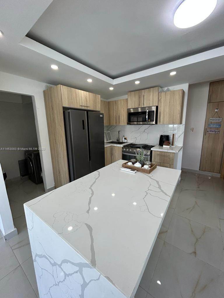 https://bt-photos.global.ssl.fastly.net/miami/orig_boomver_1_A11453083-2.jpg