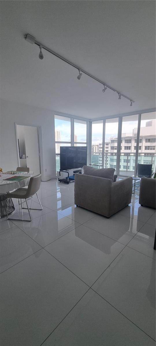 https://bt-photos.global.ssl.fastly.net/miami/orig_boomver_1_A11458328-2.jpg