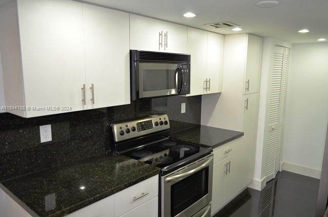 290 174th St - Photo 1