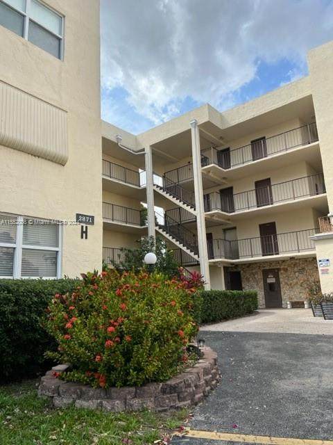 2871 Somerset Dr - Photo 1