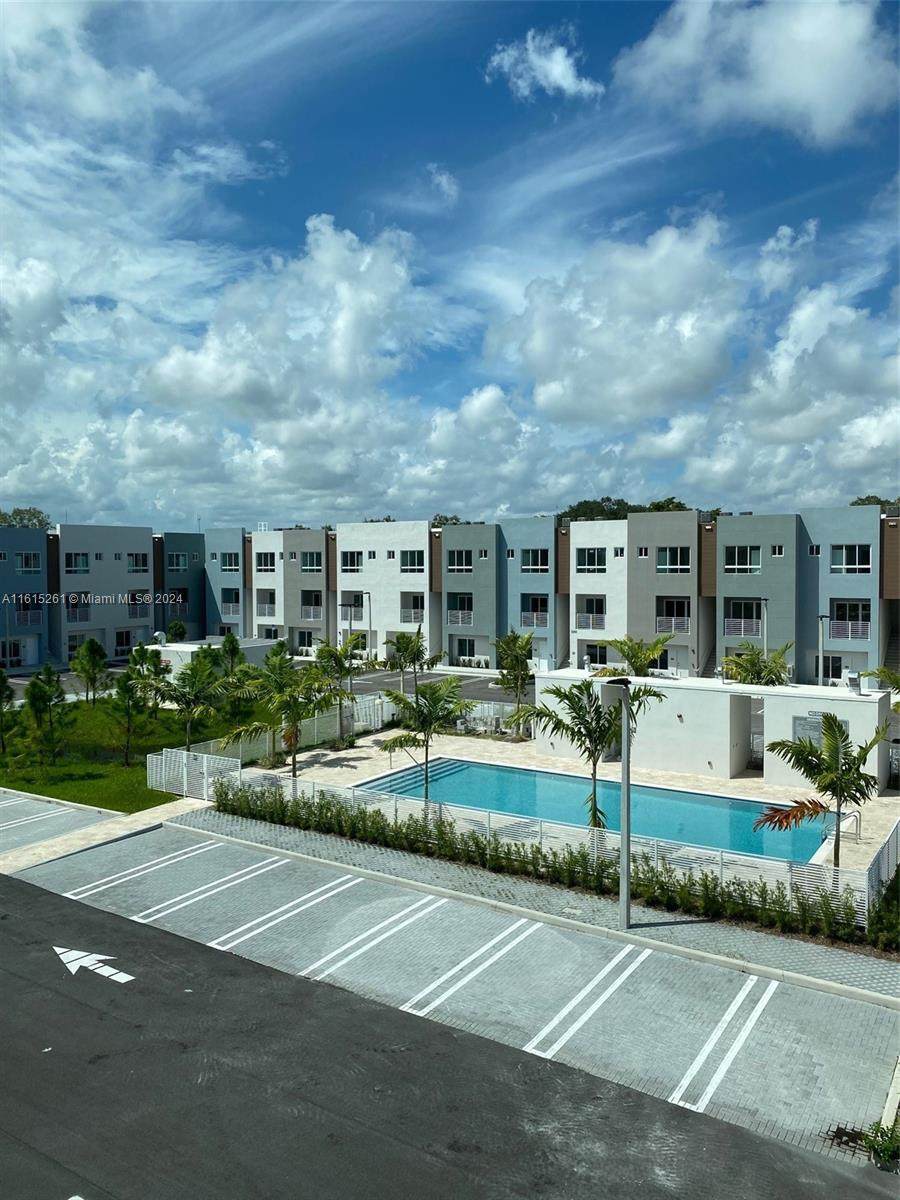 https://bt-photos.global.ssl.fastly.net/miami/orig_boomver_1_A11615261-2.jpg