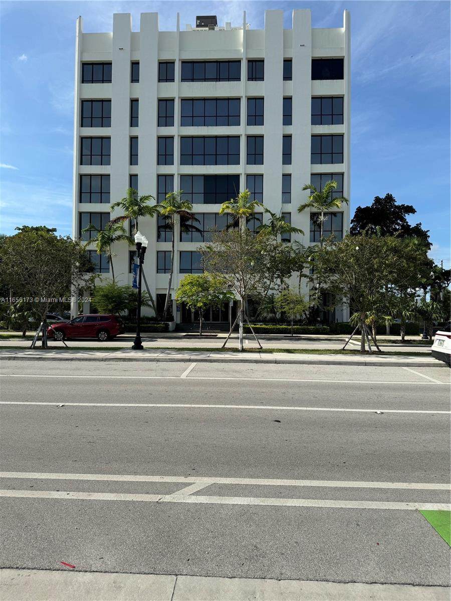 2450 Hollywood Blvd - Photo 1