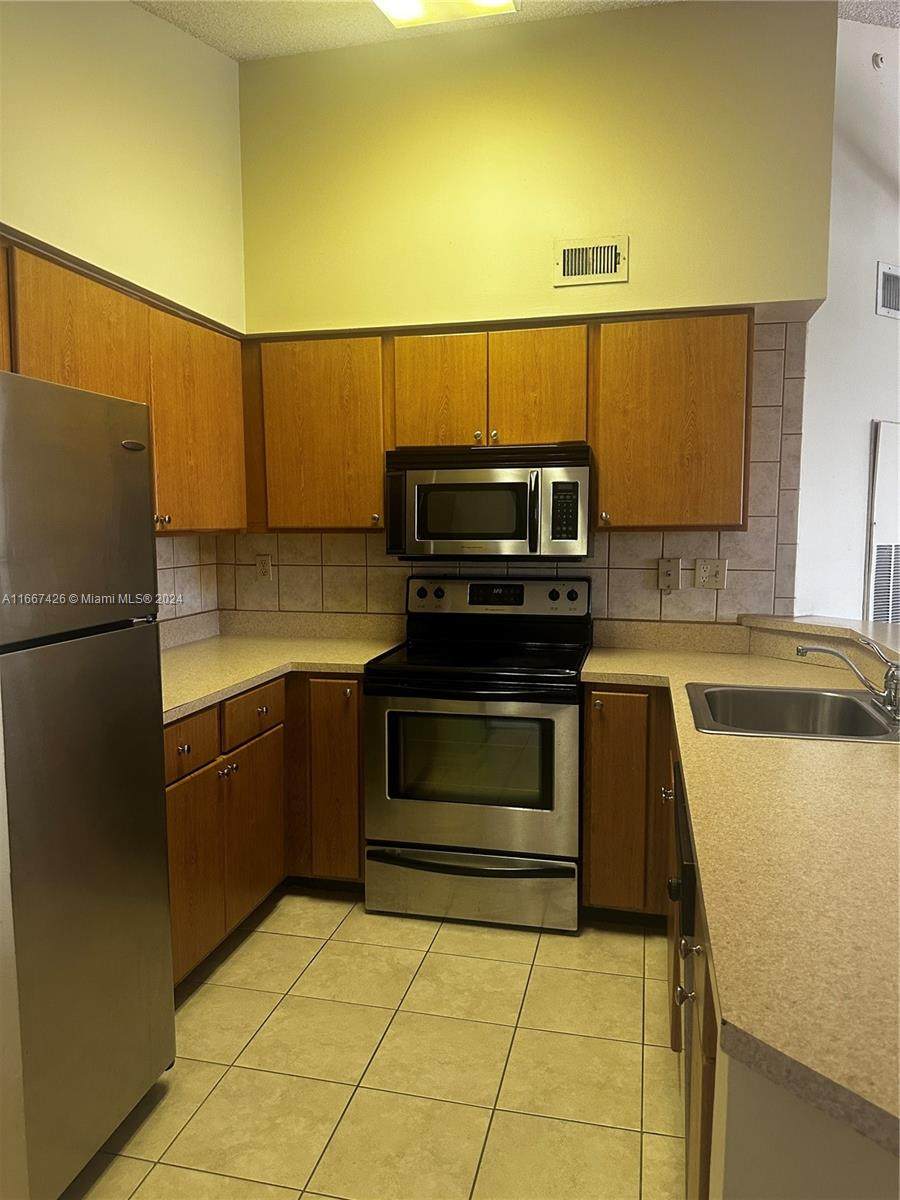 2550 18th Ter - Photo 1