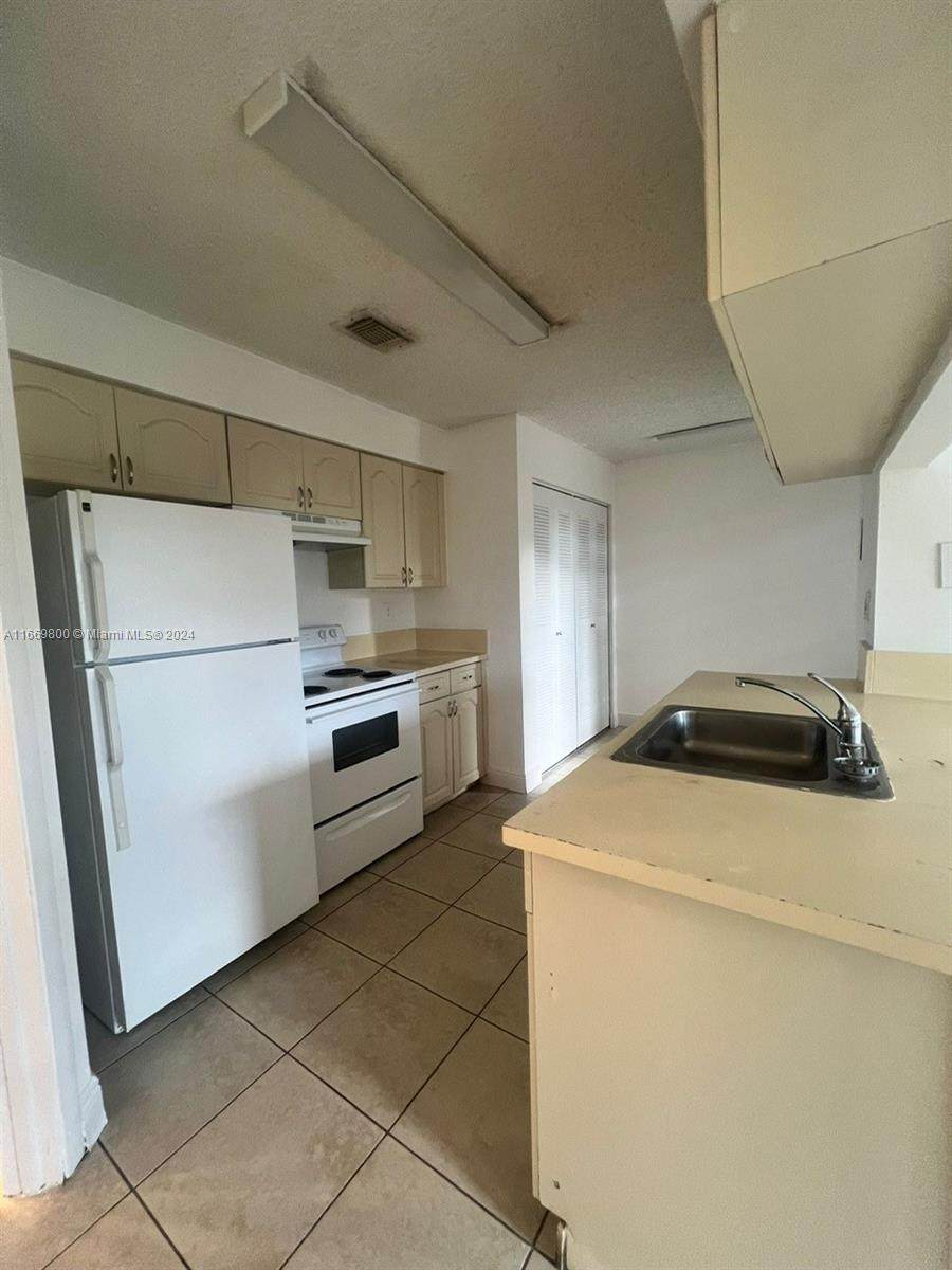17500 67th Pl - Photo 1