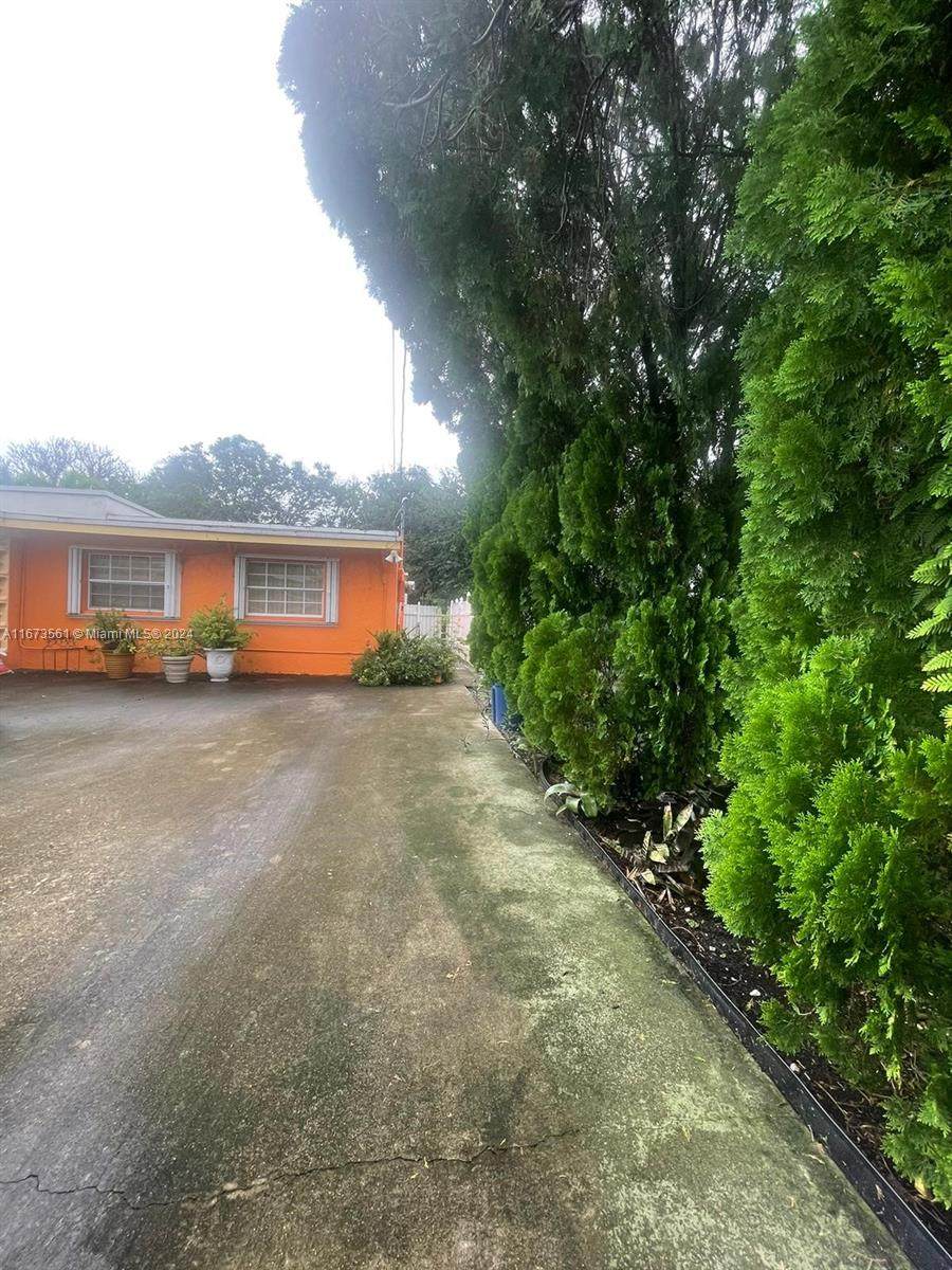 18741 39th Ct - Photo 1