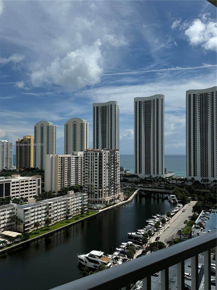 300 Bayview Dr - Photo 1