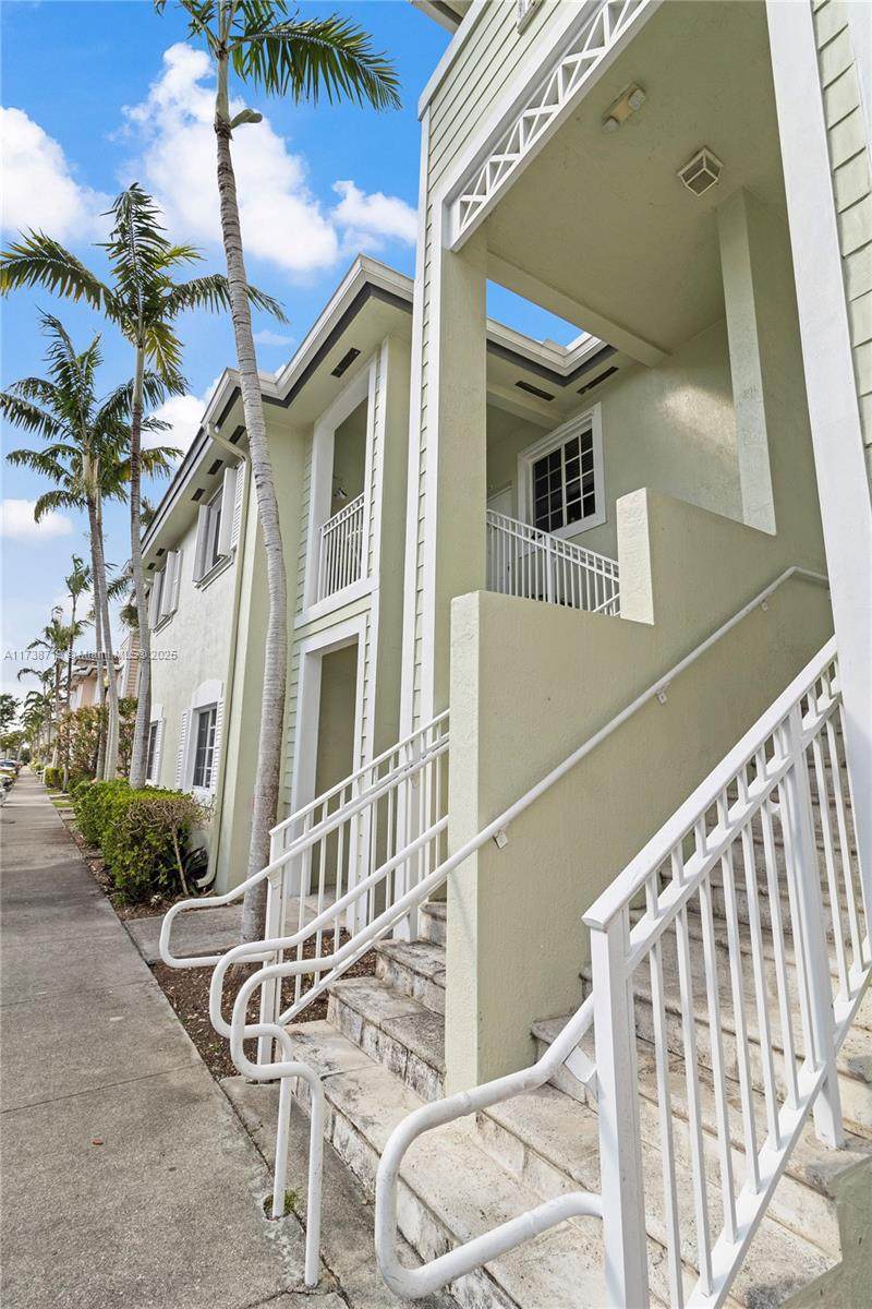 2711 4th St - Photo 1