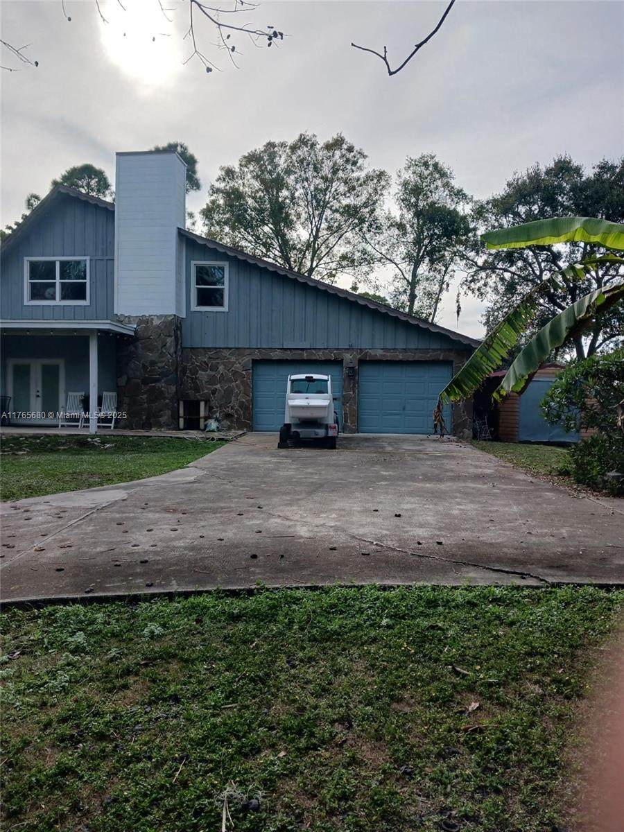 1616 Churchill St - Photo 1