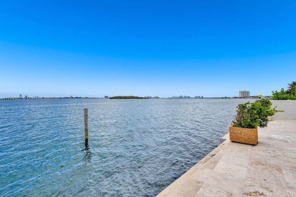 https://bt-photos.global.ssl.fastly.net/miami/orig_boomver_1_A11788950-2.jpg