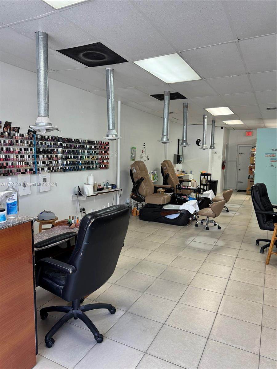 10480 72nd St - Photo 1