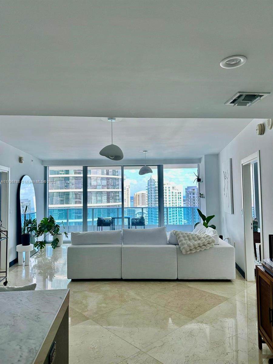 https://bt-photos.global.ssl.fastly.net/miami/1280_boomver_2_A11796788-2.jpg