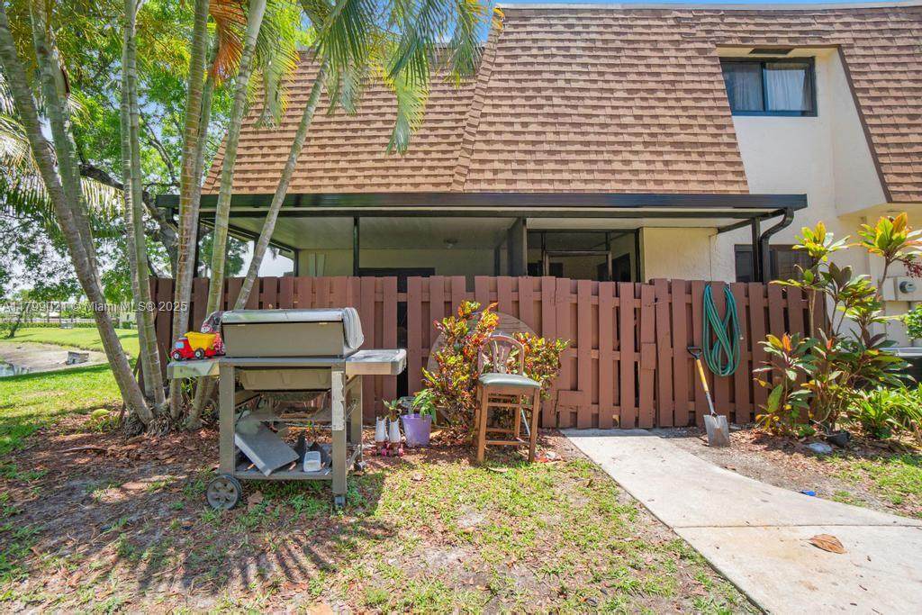 216 San Remo Blvd - Photo 1