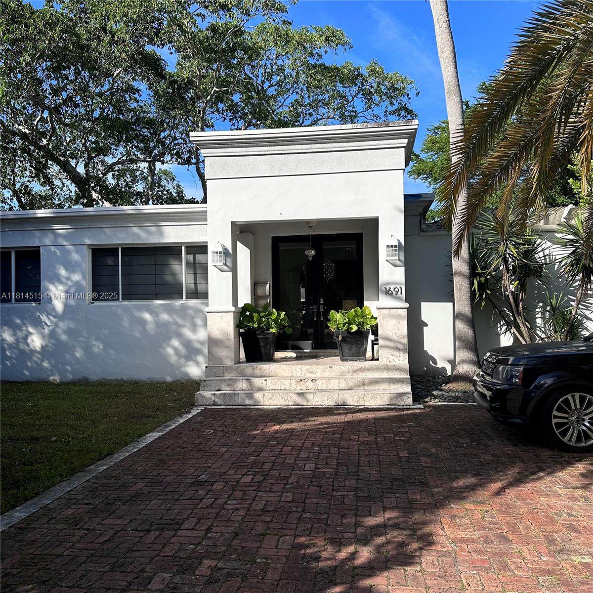 1691 Nethia Dr - Photo 1
