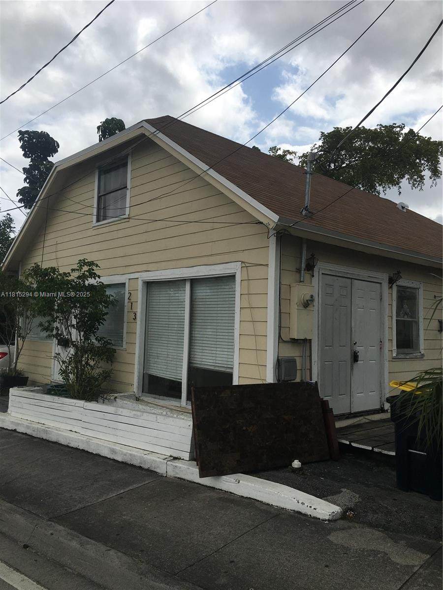 213 Stirling Road - Photo 1