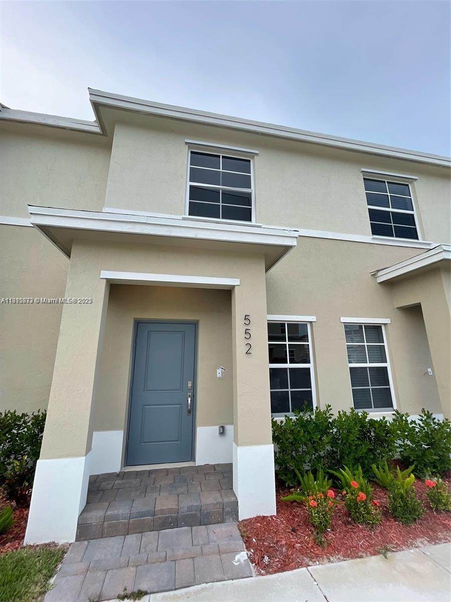 552 4th St - Photo 1