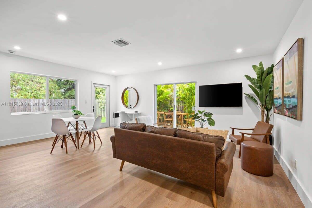 817 Tequesta St - Photo 1