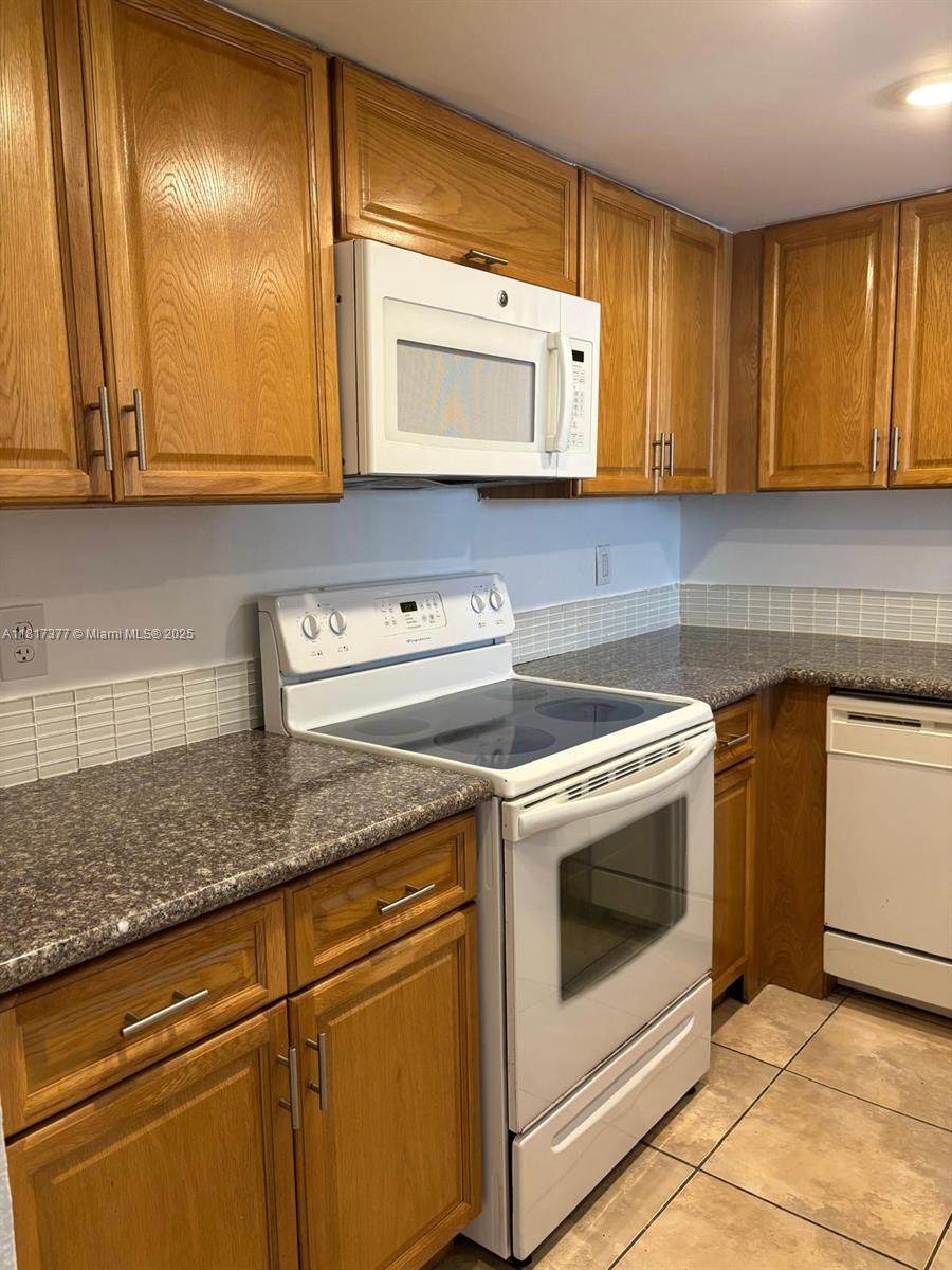 7010 186th St - Photo 1