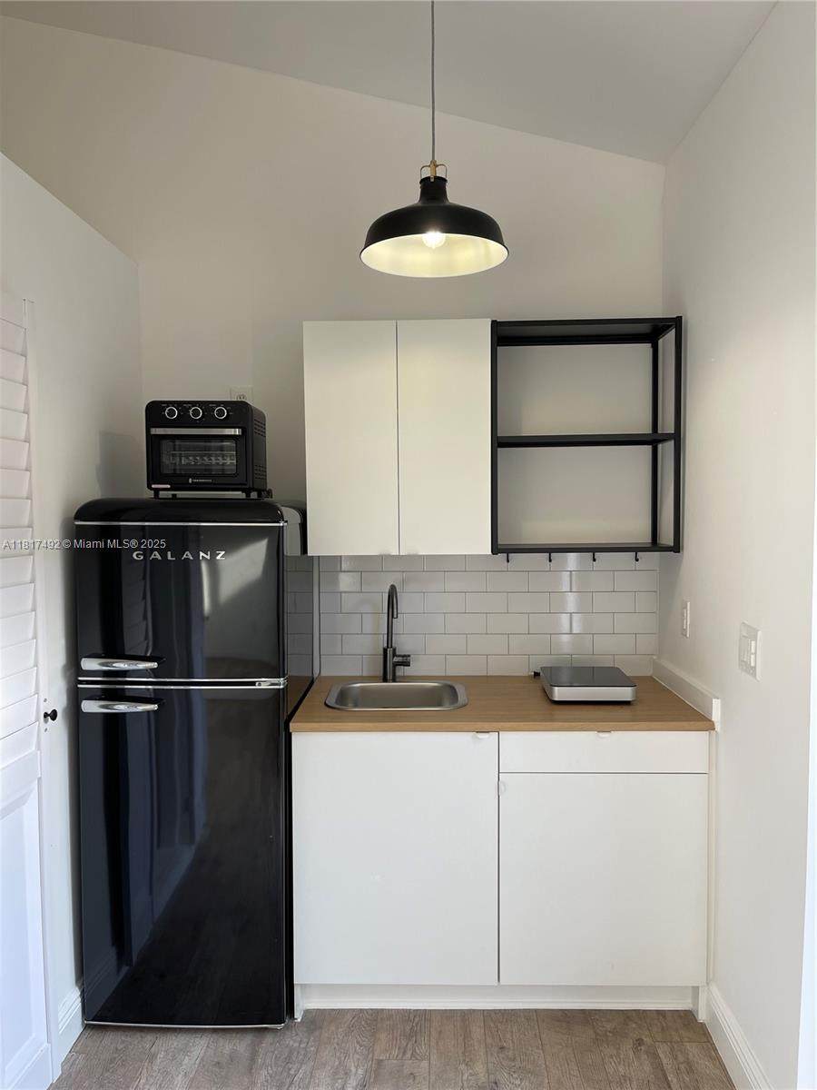 52 68th St - Photo 1