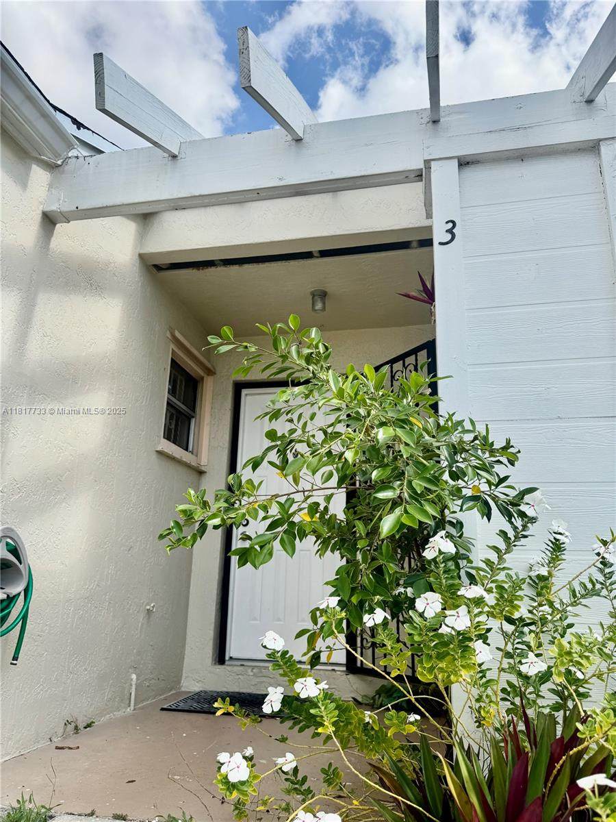 807 214th Ln - Photo 1