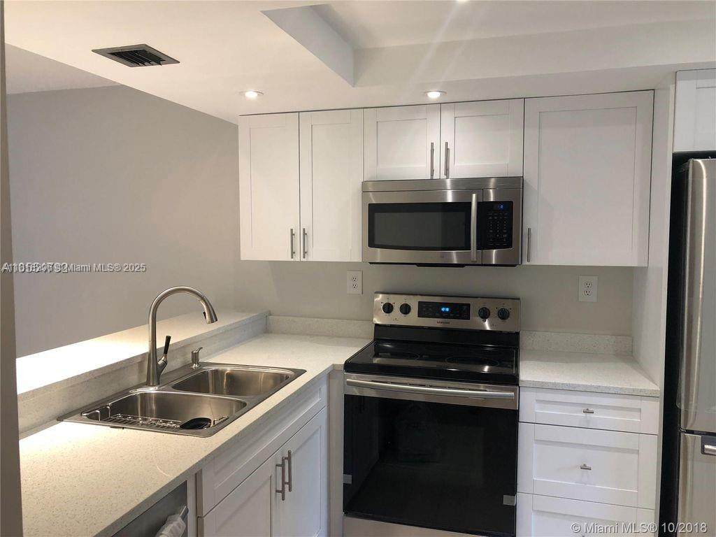 905 Southridge Rd - Photo 1