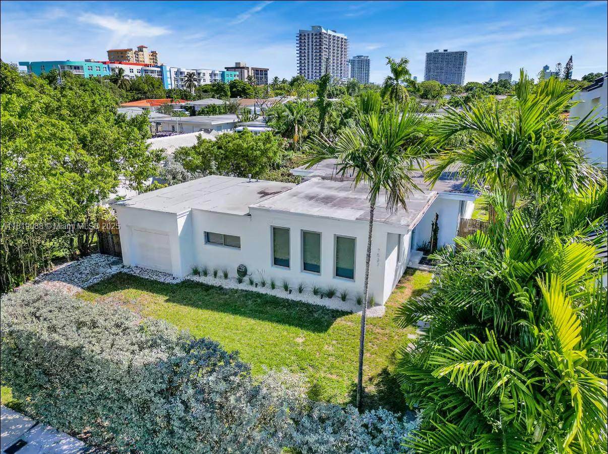 7537 Treasure Dr - Photo 1