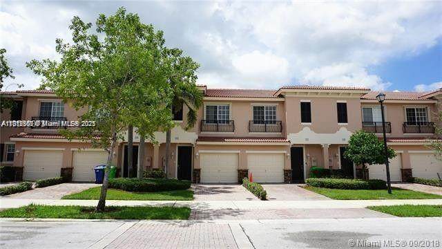 233 Las Brisas Cir - Photo 1