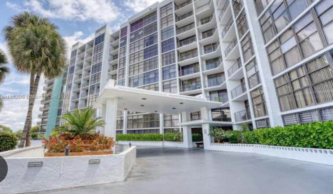 200 Leslie Dr - Photo 1