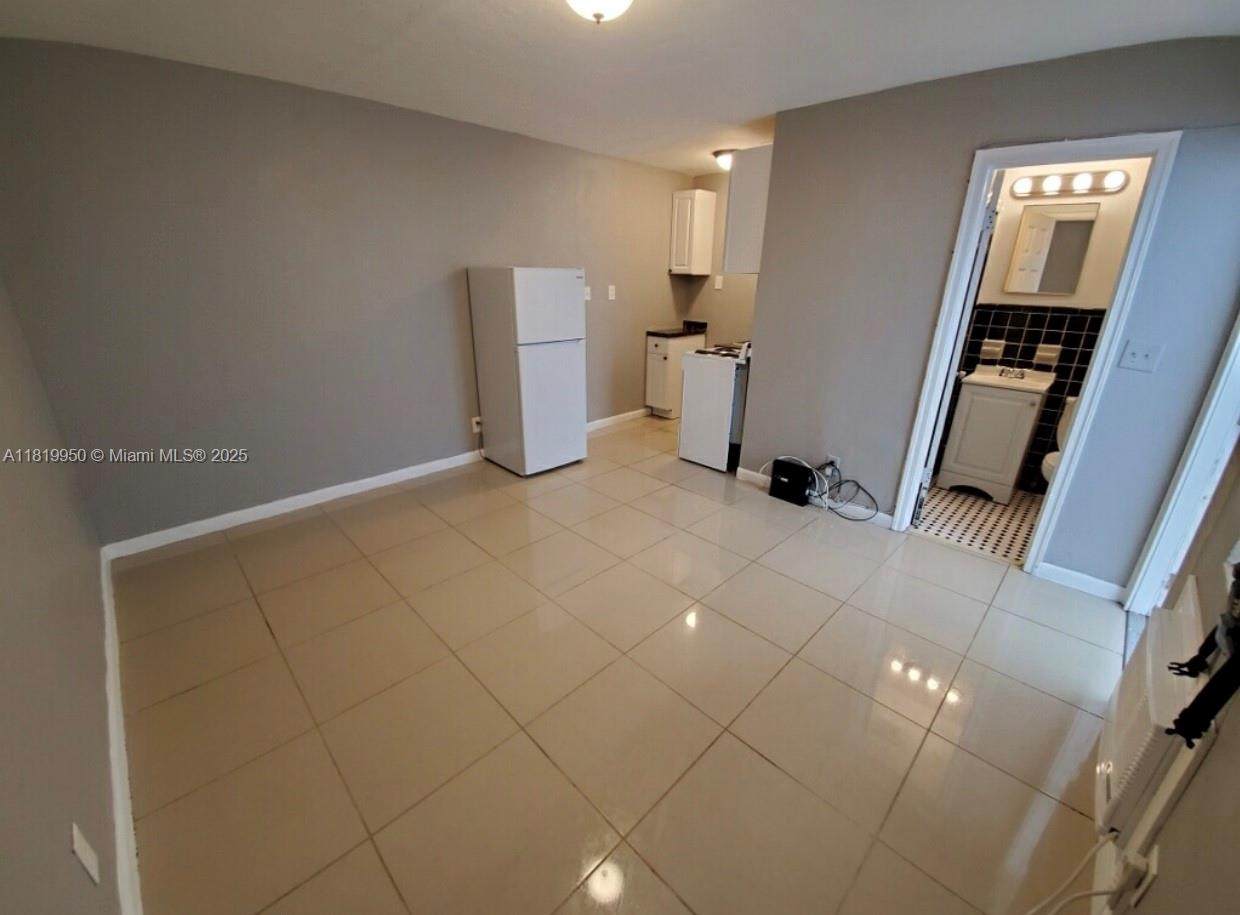 1719 Lincoln St - Photo 1