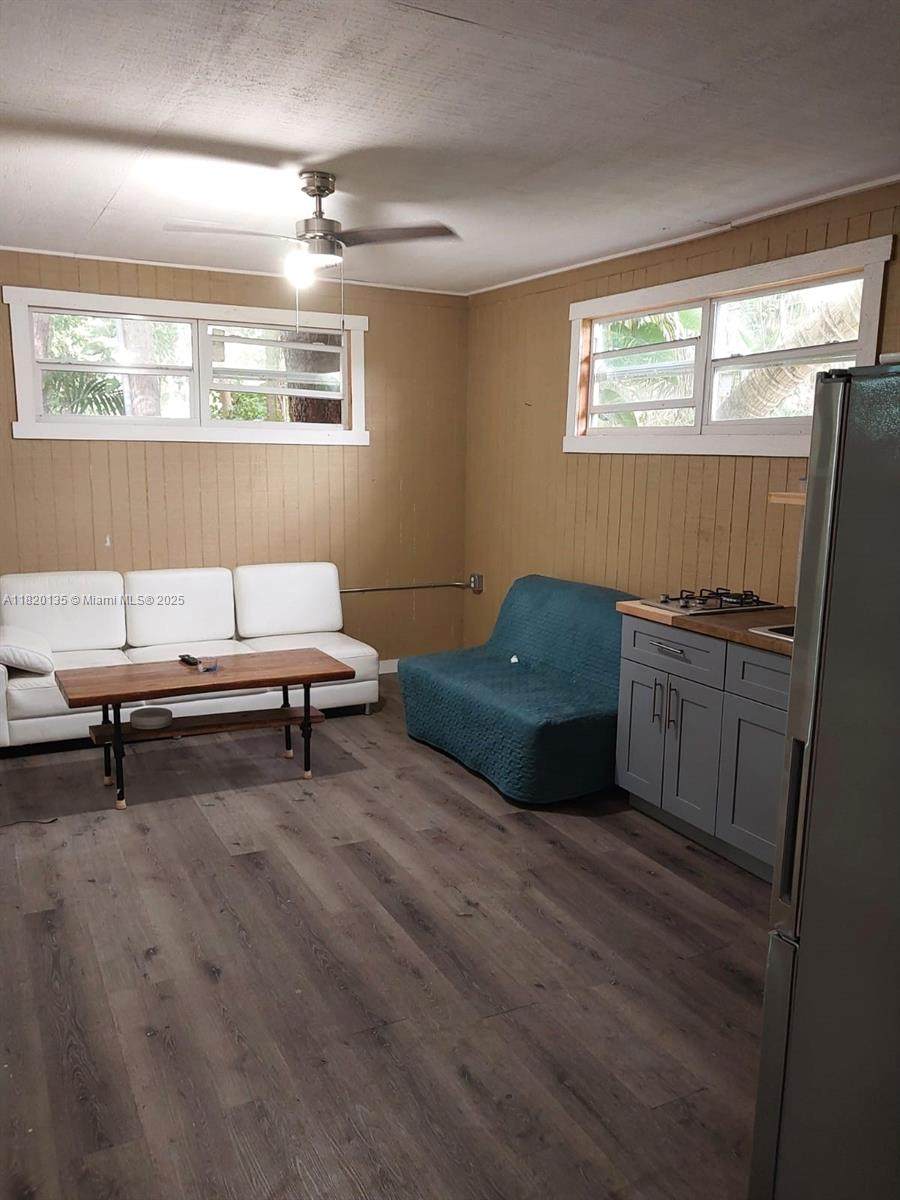 76 Sw Ave - Photo 1