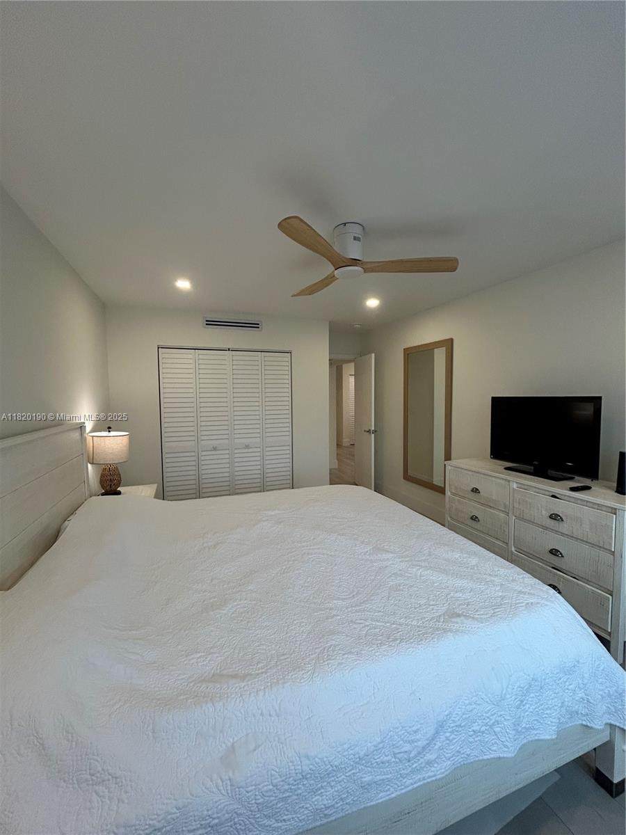 400 Kings Point Dr - Photo 1