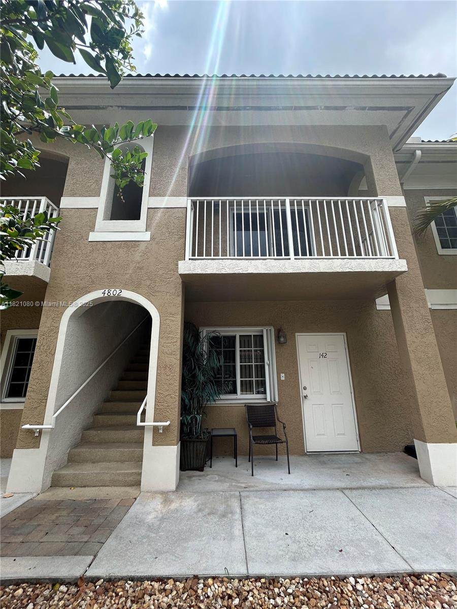 4802 Washington St - Photo 1