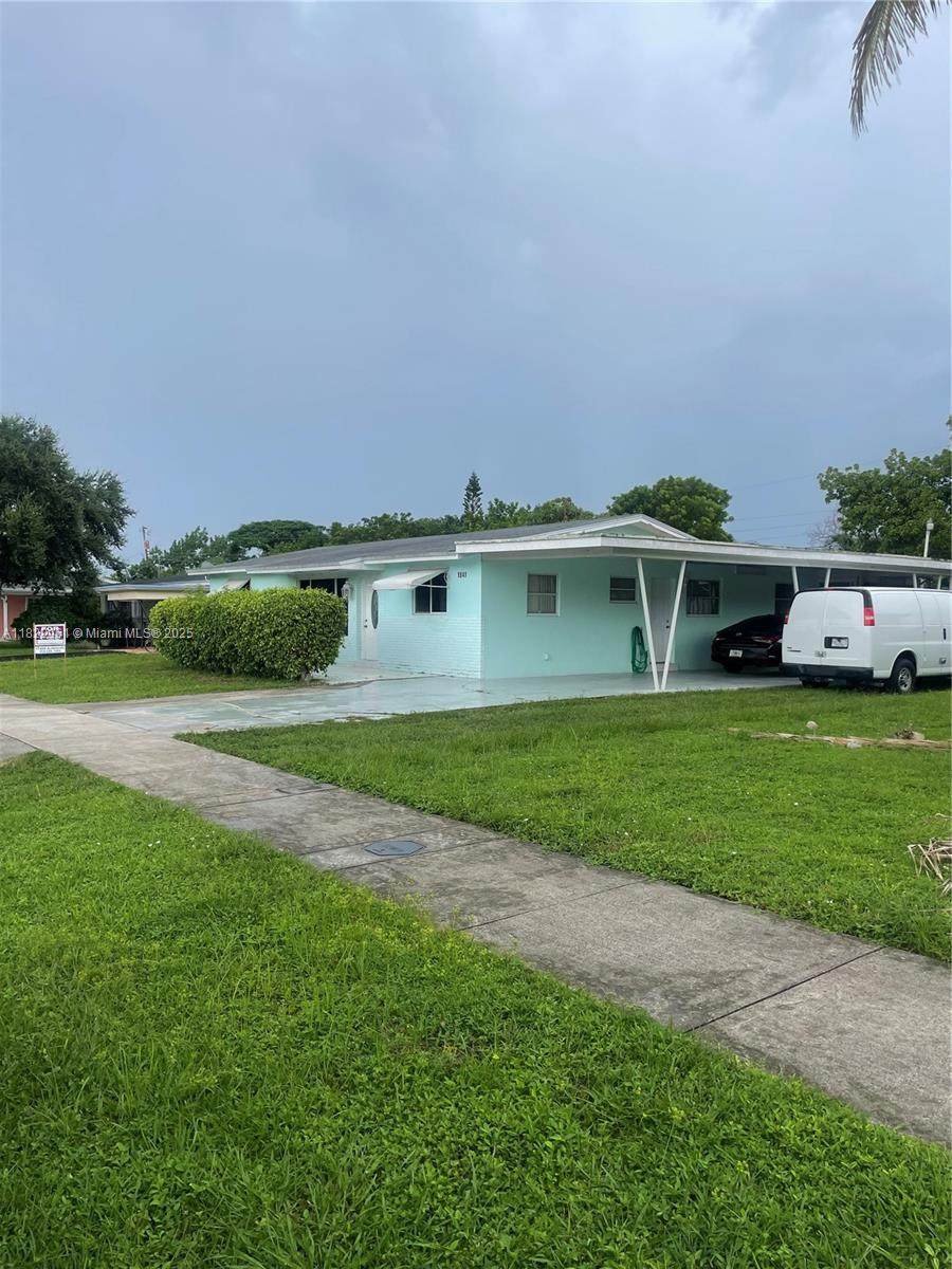 1841 42nd Ter - Photo 1