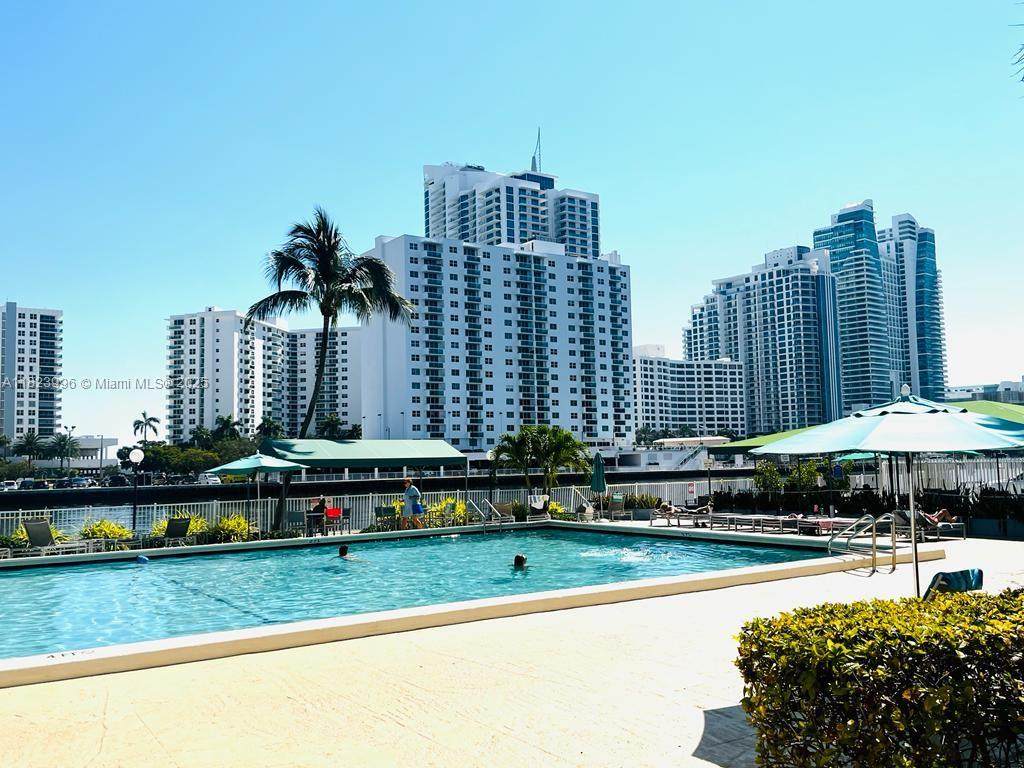 1000 Parkview Dr - Photo 1