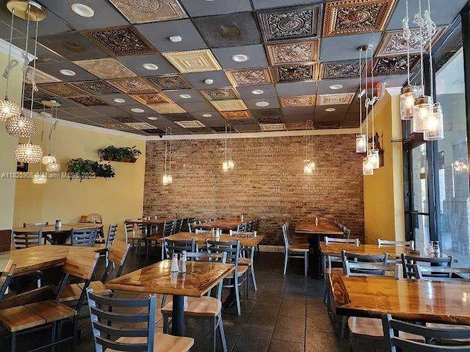 Italian Restaurant N. Us-1 - Photo 1