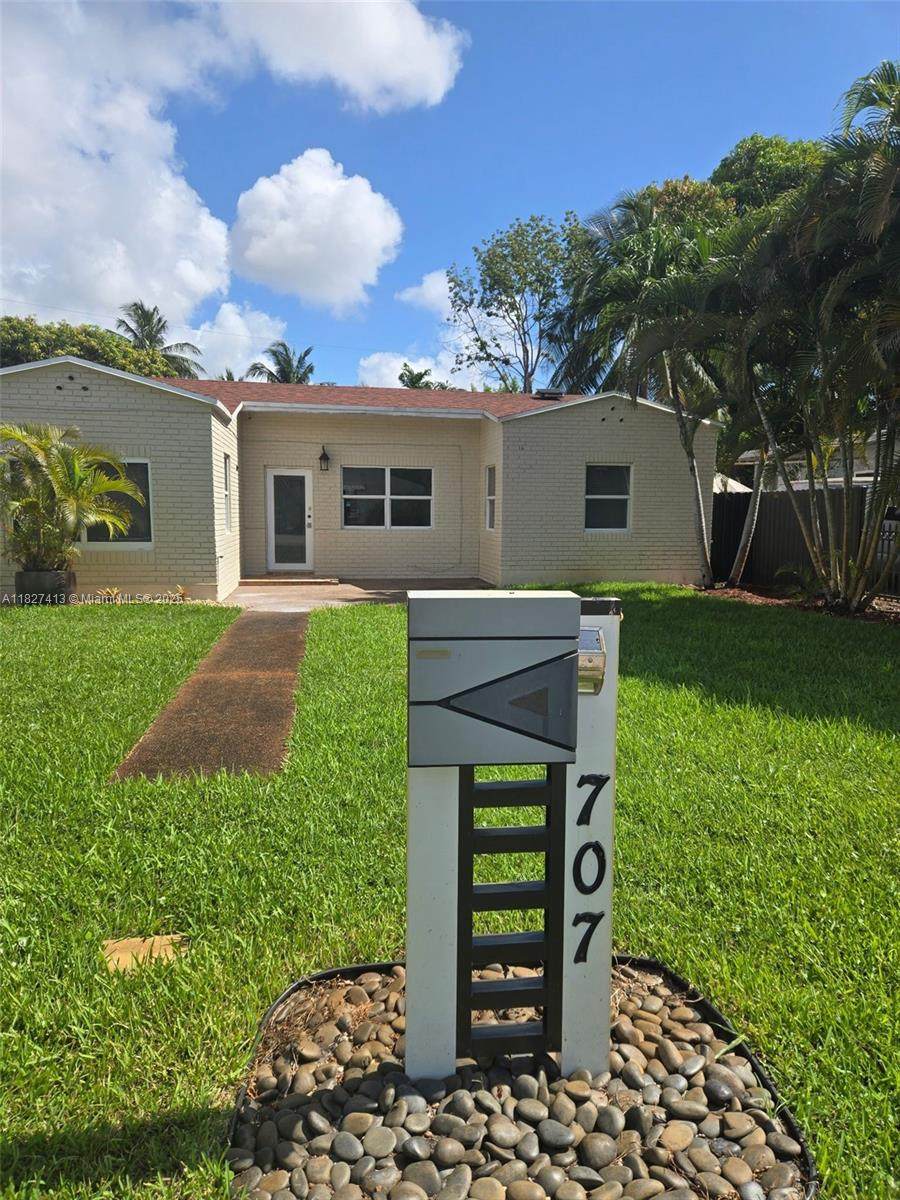 707 15th St - Photo 1