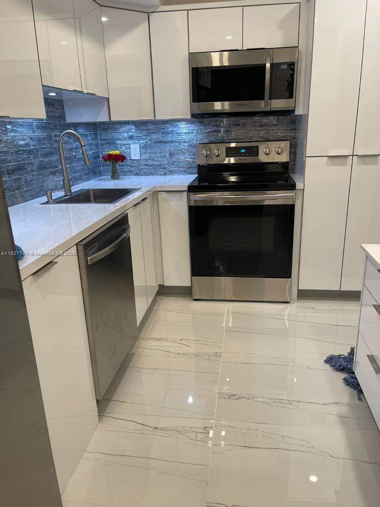 2800 Palm Aire Dr - Photo 1