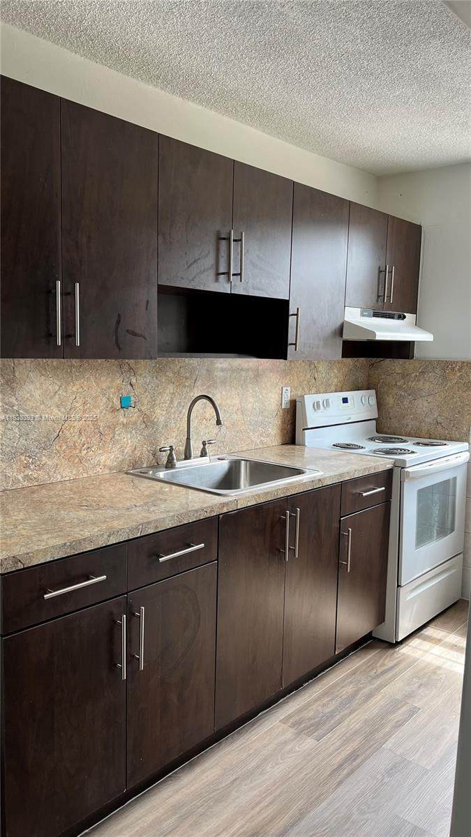 1607 16th Ave - Photo 1