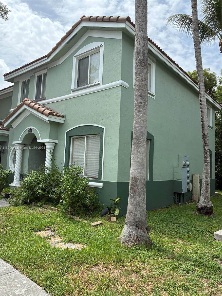 1549 24th Ct - Photo 1