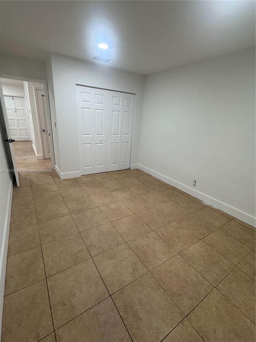 221 40th St - Photo 1