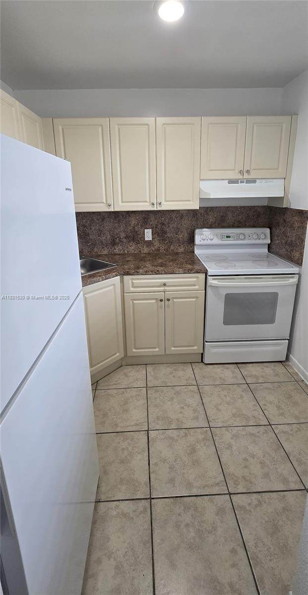 10900 196th St - Photo 1