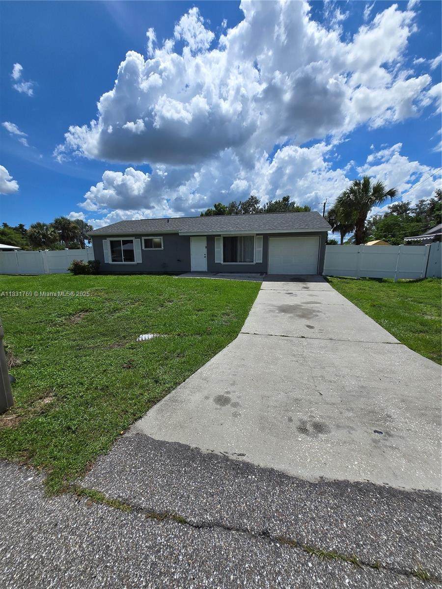 732 Phyllis - Photo 1