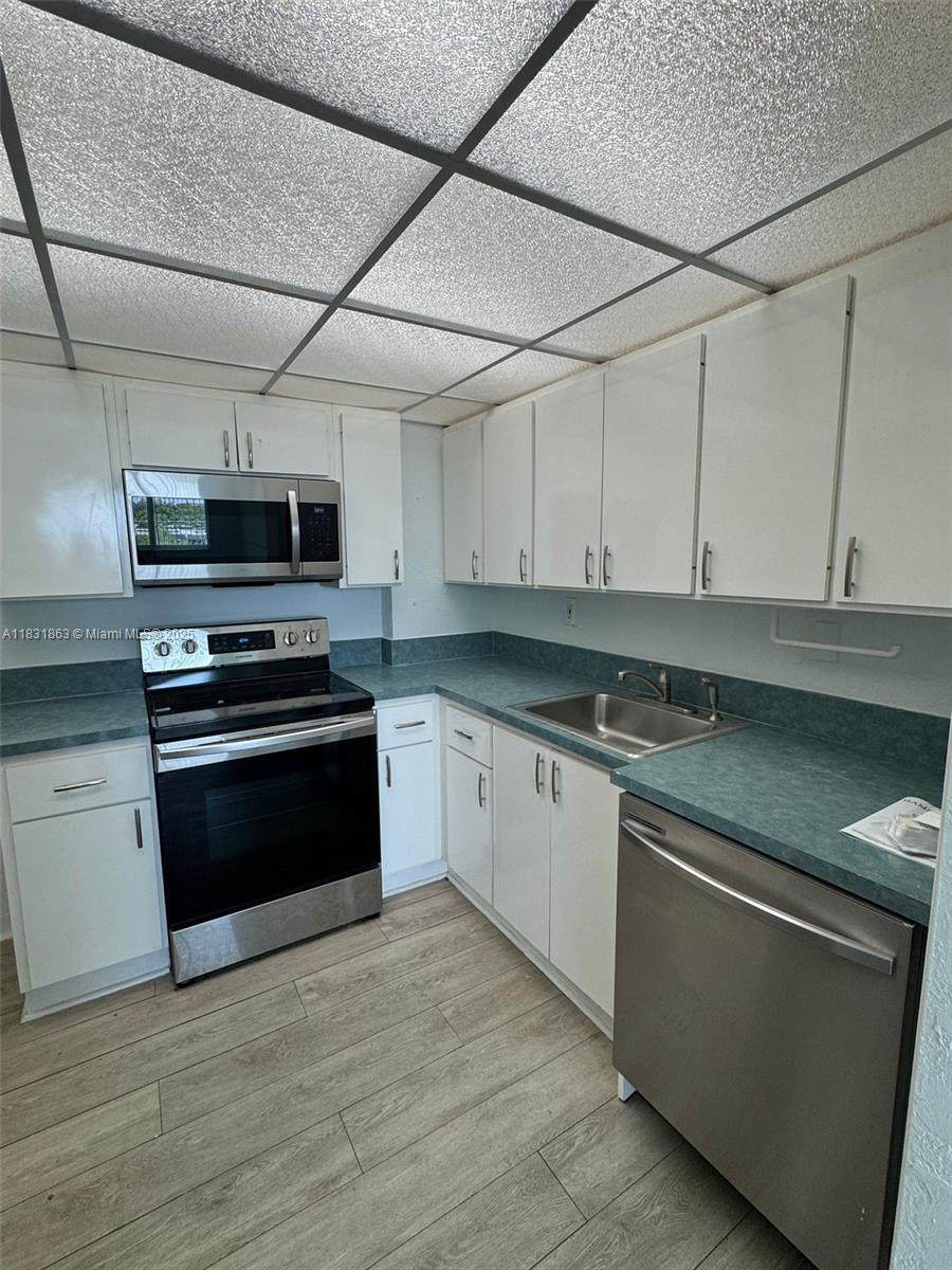 9125 77th Ave - Photo 1
