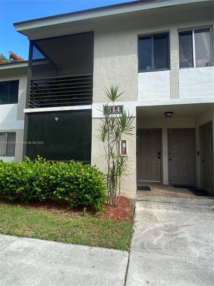 514 Gardens Dr - Photo 1