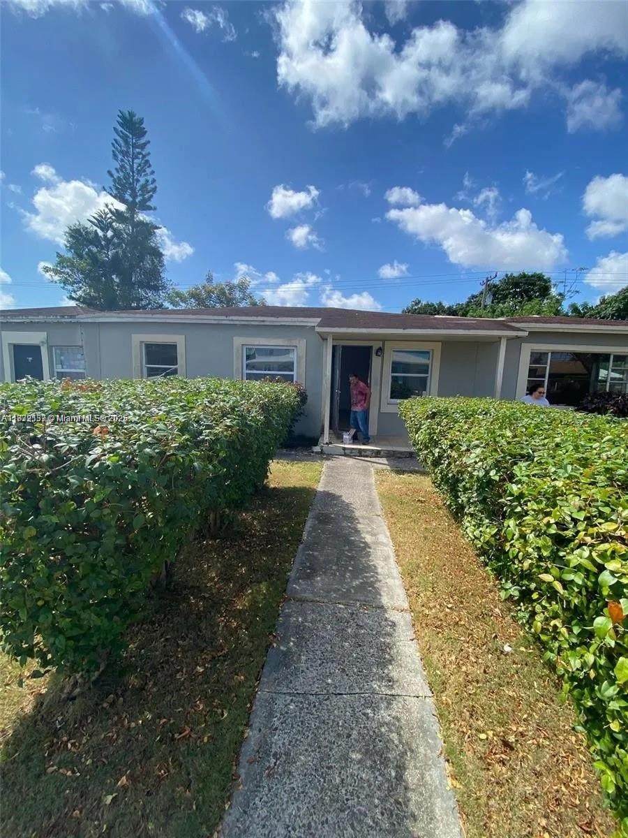 10470 172nd St - Photo 1