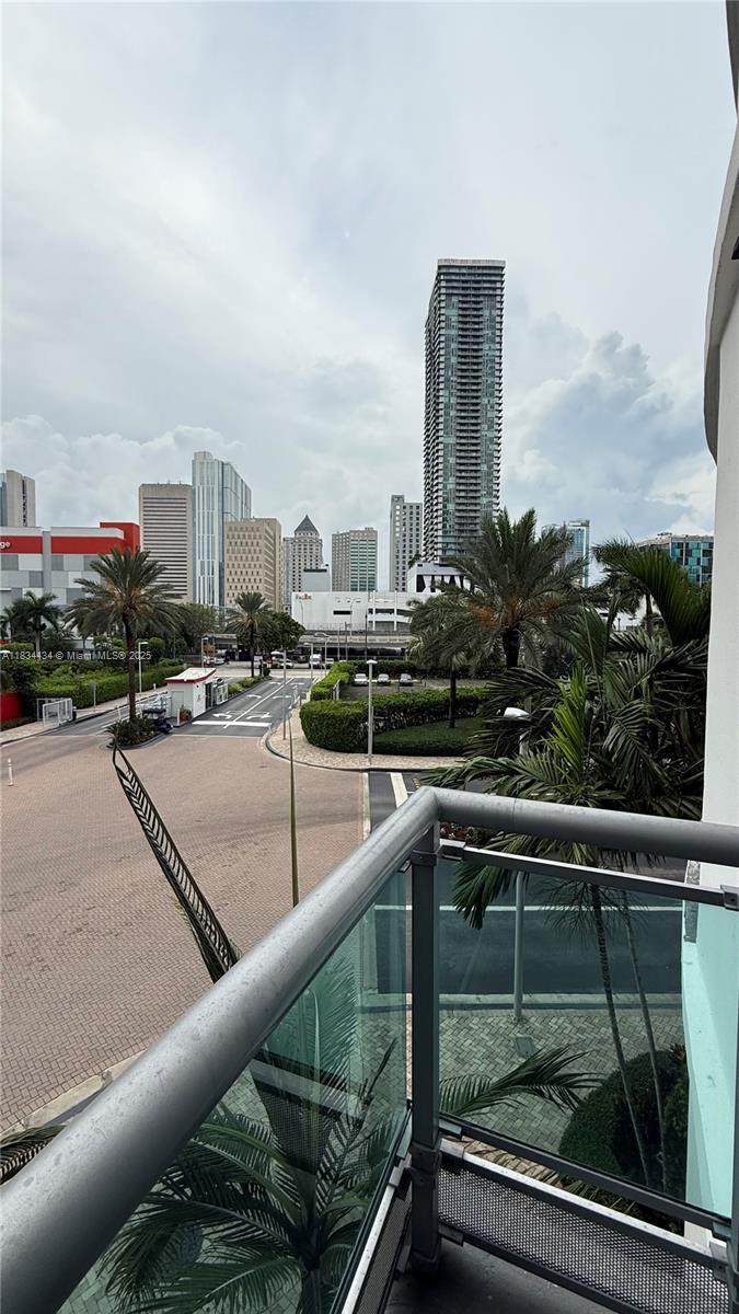 https://bt-photos.global.ssl.fastly.net/miami/orig_boomver_1_A11834434-2.jpg